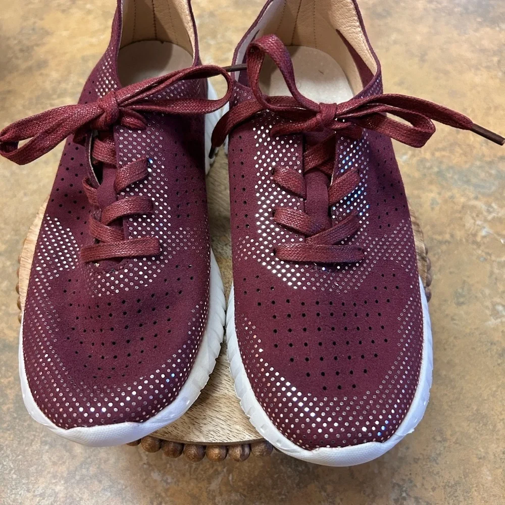 Isle Jacobsen Burgundy Comfort Sneakers